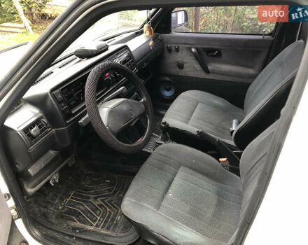 Белый Фольксваген Гольф, объемом двигателя 1.6 л и пробегом 339 тыс. км за 2750 $, фото 3 на Automoto.ua