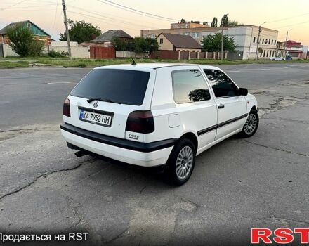 Белый Фольксваген Гольф, объемом двигателя 1.4 л и пробегом 250 тыс. км за 2000 $, фото 1 на Automoto.ua