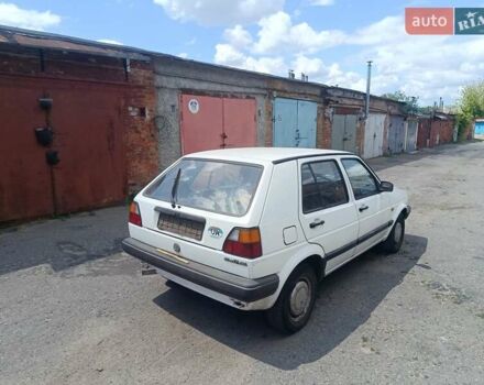 Белый Фольксваген Гольф, объемом двигателя 1.3 л и пробегом 237 тыс. км за 2000 $, фото 4 на Automoto.ua