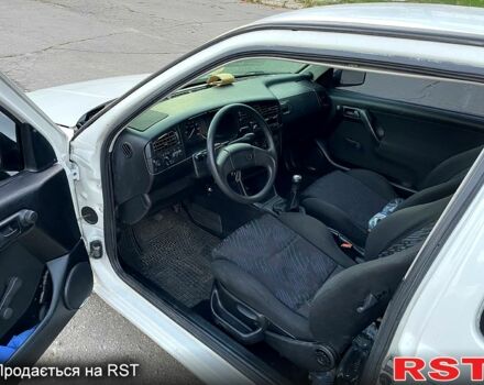 Белый Фольксваген Гольф, объемом двигателя 1.4 л и пробегом 250 тыс. км за 2000 $, фото 4 на Automoto.ua