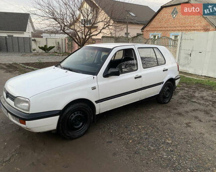 Белый Фольксваген Гольф, объемом двигателя 1.39 л и пробегом 200 тыс. км за 1350 $, фото 1 на Automoto.ua