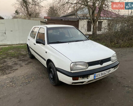 Белый Фольксваген Гольф, объемом двигателя 1.39 л и пробегом 200 тыс. км за 1350 $, фото 7 на Automoto.ua