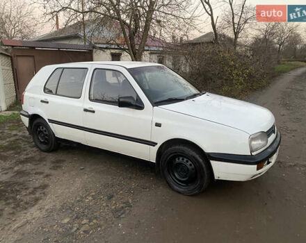 Белый Фольксваген Гольф, объемом двигателя 1.39 л и пробегом 200 тыс. км за 1350 $, фото 8 на Automoto.ua