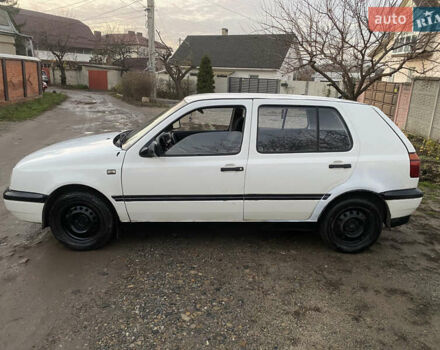 Белый Фольксваген Гольф, объемом двигателя 1.39 л и пробегом 200 тыс. км за 1350 $, фото 2 на Automoto.ua