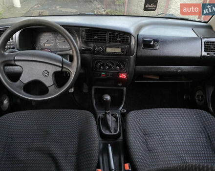Белый Фольксваген Гольф, объемом двигателя 1.39 л и пробегом 200 тыс. км за 1350 $, фото 13 на Automoto.ua