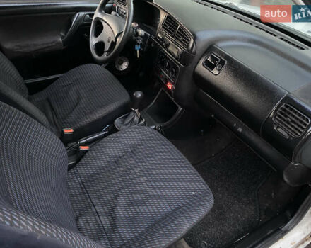 Белый Фольксваген Гольф, объемом двигателя 1.39 л и пробегом 200 тыс. км за 1350 $, фото 12 на Automoto.ua