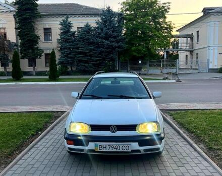 Белый Фольксваген Гольф, объемом двигателя 1.8 л и пробегом 200 тыс. км за 2300 $, фото 1 на Automoto.ua