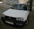Белый Фольксваген Гольф, объемом двигателя 1.8 л и пробегом 300 тыс. км за 1800 $, фото 1 на Automoto.ua