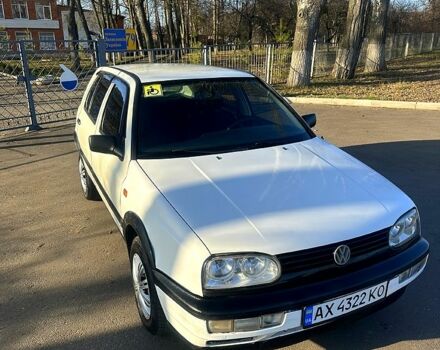 Белый Фольксваген Гольф, объемом двигателя 1.4 л и пробегом 280 тыс. км за 1800 $, фото 2 на Automoto.ua