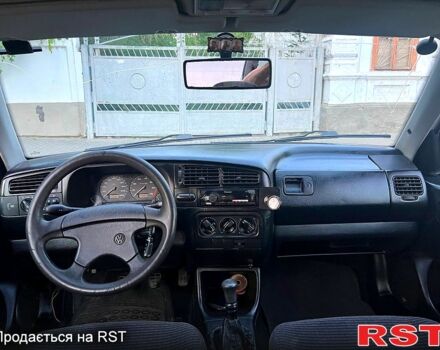 Белый Фольксваген Гольф, объемом двигателя 1.8 л и пробегом 200 тыс. км за 2300 $, фото 5 на Automoto.ua