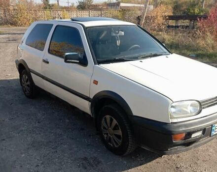 Білий Фольксваген Гольф, об'ємом двигуна 1.39 л та пробігом 93 тис. км за 2000 $, фото 2 на Automoto.ua