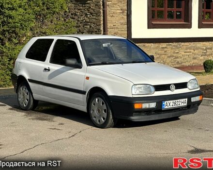 Белый Фольксваген Гольф, объемом двигателя 1.8 л и пробегом 216 тыс. км за 3399 $, фото 2 на Automoto.ua