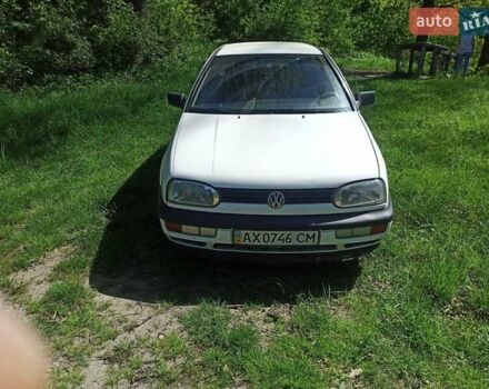 Білий Фольксваген Гольф, об'ємом двигуна 1.78 л та пробігом 240 тис. км за 2400 $, фото 1 на Automoto.ua