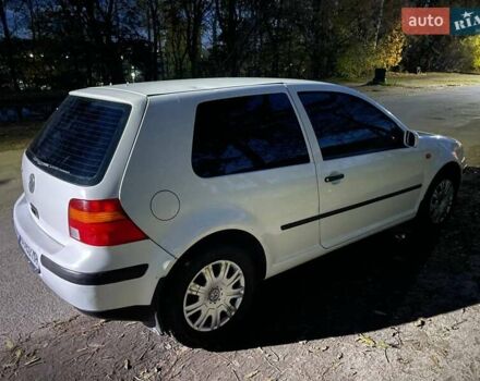 Белый Фольксваген Гольф, объемом двигателя 1.39 л и пробегом 416 тыс. км за 3800 $, фото 1 на Automoto.ua