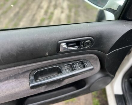 Белый Фольксваген Гольф, объемом двигателя 1.9 л и пробегом 300 тыс. км за 1250 $, фото 1 на Automoto.ua