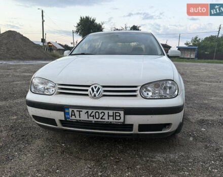 Белый Фольксваген Гольф, объемом двигателя 1.6 л и пробегом 263 тыс. км за 3000 $, фото 2 на Automoto.ua