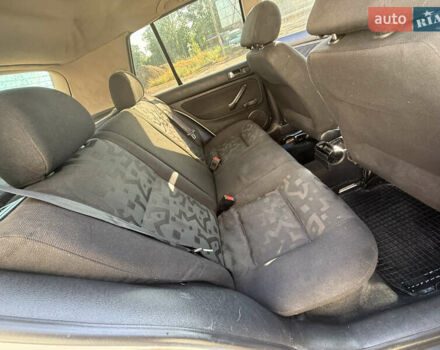 Белый Фольксваген Гольф, объемом двигателя 1.6 л и пробегом 263 тыс. км за 3000 $, фото 16 на Automoto.ua