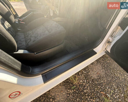 Белый Фольксваген Гольф, объемом двигателя 1.6 л и пробегом 263 тыс. км за 3000 $, фото 21 на Automoto.ua