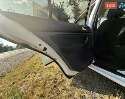 Белый Фольксваген Гольф, объемом двигателя 1.6 л и пробегом 263 тыс. км за 3000 $, фото 13 на Automoto.ua