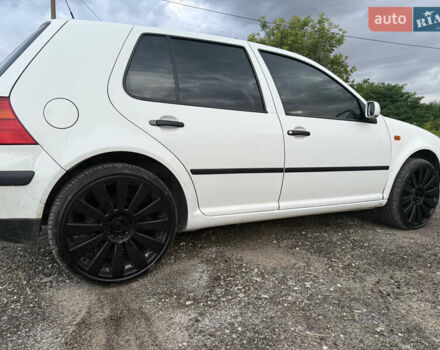 Белый Фольксваген Гольф, объемом двигателя 1.6 л и пробегом 263 тыс. км за 3000 $, фото 5 на Automoto.ua