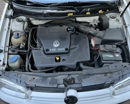 Белый Фольксваген Гольф, объемом двигателя 1.6 л и пробегом 301 тыс. км за 3500 $, фото 8 на Automoto.ua
