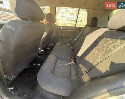 Белый Фольксваген Гольф, объемом двигателя 1.6 л и пробегом 263 тыс. км за 3000 $, фото 14 на Automoto.ua