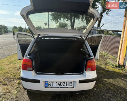 Белый Фольксваген Гольф, объемом двигателя 1.6 л и пробегом 263 тыс. км за 3000 $, фото 23 на Automoto.ua