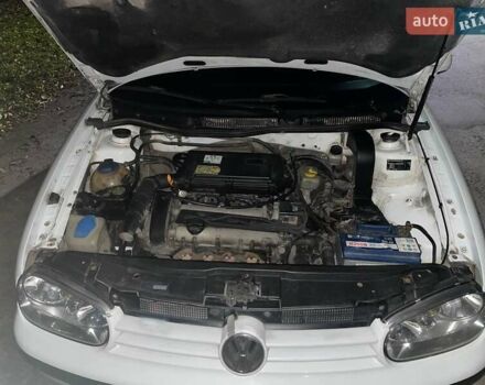 Белый Фольксваген Гольф, объемом двигателя 1.39 л и пробегом 416 тыс. км за 3800 $, фото 9 на Automoto.ua