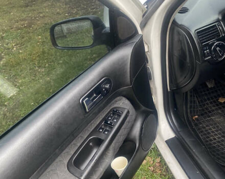 Белый Фольксваген Гольф, объемом двигателя 1.6 л и пробегом 300 тыс. км за 2800 $, фото 6 на Automoto.ua