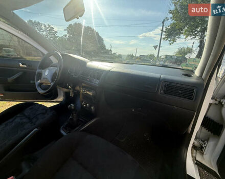 Белый Фольксваген Гольф, объемом двигателя 1.6 л и пробегом 263 тыс. км за 3000 $, фото 20 на Automoto.ua