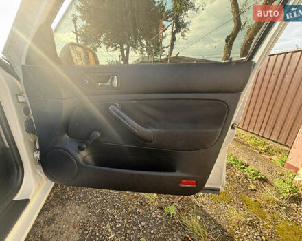 Белый Фольксваген Гольф, объемом двигателя 1.6 л и пробегом 263 тыс. км за 3000 $, фото 18 на Automoto.ua