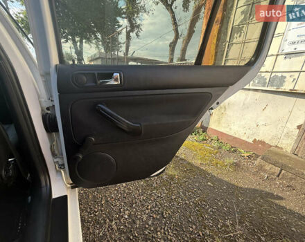 Белый Фольксваген Гольф, объемом двигателя 1.6 л и пробегом 263 тыс. км за 3000 $, фото 15 на Automoto.ua