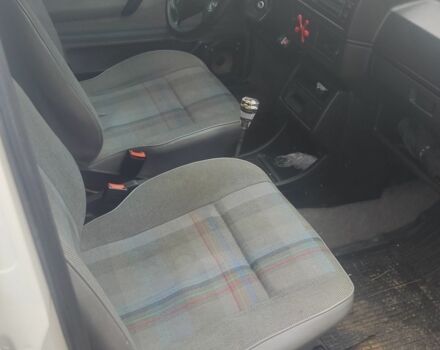 Белый Фольксваген Гольф, объемом двигателя 1.8 л и пробегом 400 тыс. км за 1698 $, фото 3 на Automoto.ua