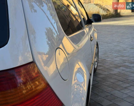 Белый Фольксваген Гольф, объемом двигателя 1.6 л и пробегом 322 тыс. км за 3350 $, фото 6 на Automoto.ua