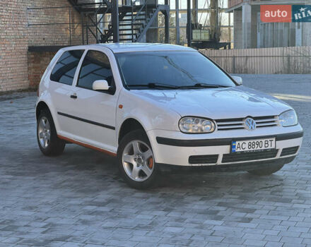 Белый Фольксваген Гольф, объемом двигателя 1.6 л и пробегом 322 тыс. км за 3350 $, фото 4 на Automoto.ua