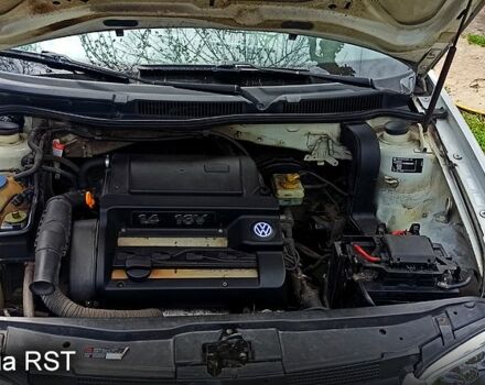 Білий Фольксваген Гольф, об'ємом двигуна 1.4 л та пробігом 300 тис. км за 2650 $, фото 1 на Automoto.ua