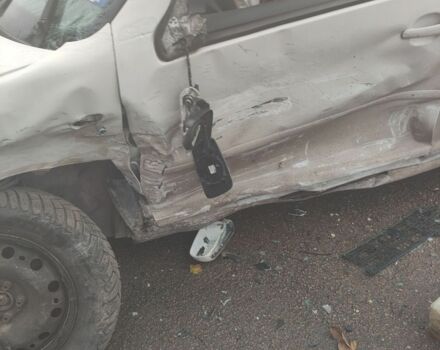 Белый Фольксваген Гольф, объемом двигателя 2 л и пробегом 200 тыс. км за 1500 $, фото 7 на Automoto.ua