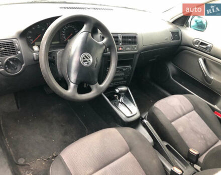 Білий Фольксваген Гольф, об'ємом двигуна 1.6 л та пробігом 200 тис. км за 3550 $, фото 5 на Automoto.ua