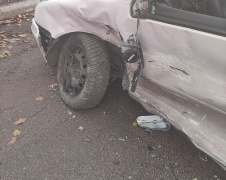 Белый Фольксваген Гольф, объемом двигателя 2 л и пробегом 200 тыс. км за 1500 $, фото 4 на Automoto.ua