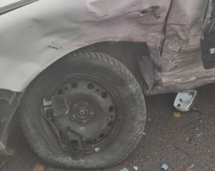 Белый Фольксваген Гольф, объемом двигателя 2 л и пробегом 200 тыс. км за 1500 $, фото 2 на Automoto.ua