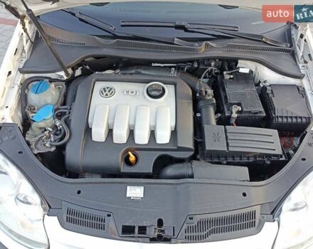 Белый Фольксваген Гольф, объемом двигателя 1.9 л и пробегом 390 тыс. км за 5600 $, фото 1 на Automoto.ua