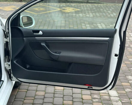 Белый Фольксваген Гольф, объемом двигателя 1.6 л и пробегом 215 тыс. км за 6500 $, фото 133 на Automoto.ua