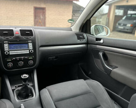 Белый Фольксваген Гольф, объемом двигателя 1.6 л и пробегом 215 тыс. км за 6500 $, фото 92 на Automoto.ua