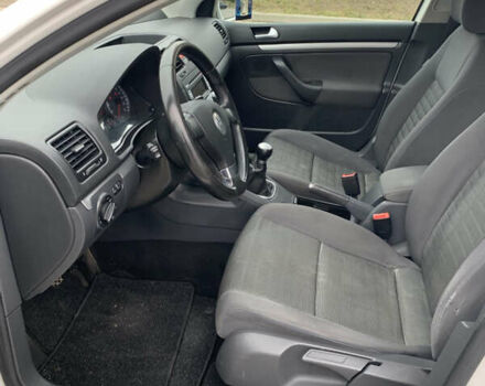 Белый Фольксваген Гольф, объемом двигателя 1.4 л и пробегом 181 тыс. км за 5570 $, фото 25 на Automoto.ua