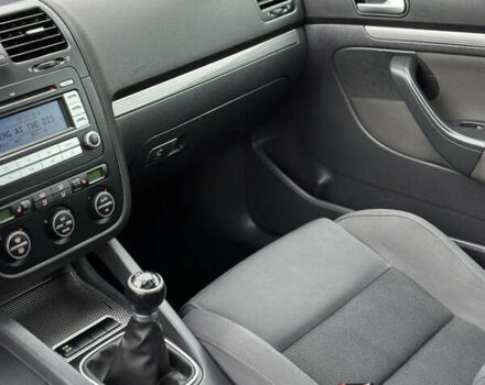 Белый Фольксваген Гольф, объемом двигателя 1.6 л и пробегом 215 тыс. км за 6500 $, фото 101 на Automoto.ua