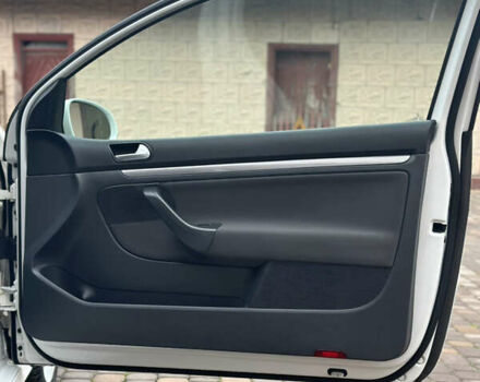 Белый Фольксваген Гольф, объемом двигателя 1.6 л и пробегом 215 тыс. км за 6500 $, фото 132 на Automoto.ua