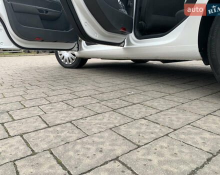 Белый Фольксваген Гольф, объемом двигателя 1.4 л и пробегом 181 тыс. км за 5570 $, фото 60 на Automoto.ua