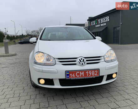 Белый Фольксваген Гольф, объемом двигателя 1.4 л и пробегом 181 тыс. км за 5570 $, фото 54 на Automoto.ua