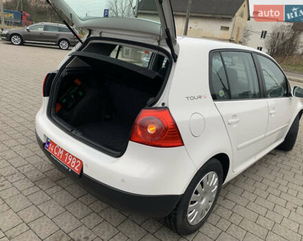 Белый Фольксваген Гольф, объемом двигателя 1.4 л и пробегом 181 тыс. км за 5570 $, фото 12 на Automoto.ua