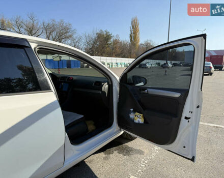 Белый Фольксваген Гольф, объемом двигателя 1.6 л и пробегом 120 тыс. км за 9500 $, фото 6 на Automoto.ua